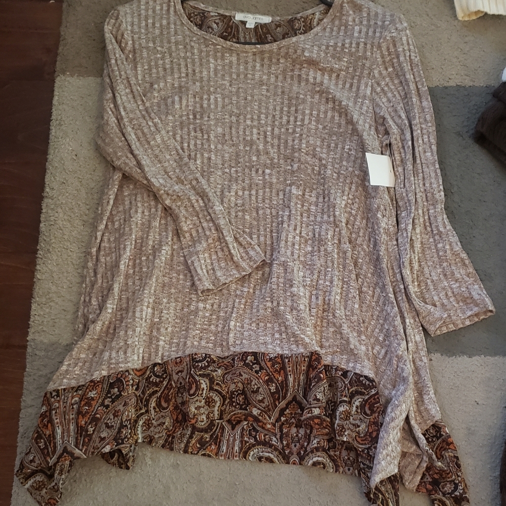 Long sleeve top, opens in back